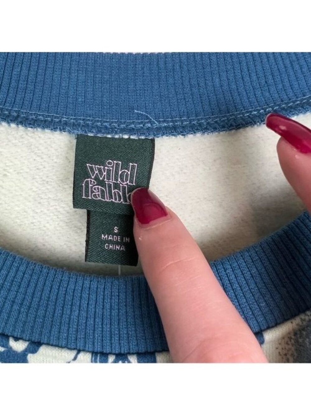 Wild Fable sweatshirt womens size small blue white NYC graffiti print - Picture 4 of 7